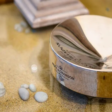 Serenity Luxury Villa, Skiathos 아기아 파라스케비