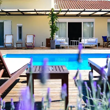 Serenity Luxury Villa, Skiathos 빌라 아기아 파라스케비